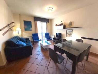 Plaza Andalucía Edificio Enebro 4-6 pax