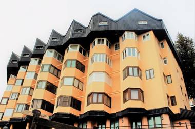 Ski Plaza Sierra Nevada & Zona Baja