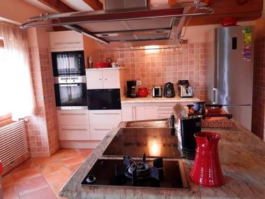 4 bedrooms house with jacuzzi and terrace at Zugarramurdi