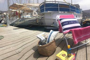 Precioso Yate en el centro del Puerto de Mogan