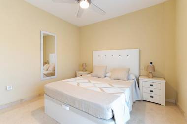 Apartment With Jacuzzi and pool access