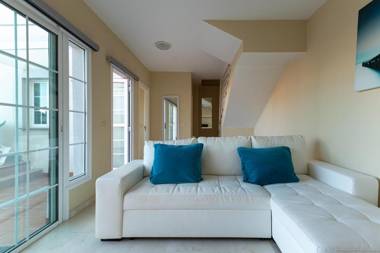 Apartment With Jacuzzi and pool access