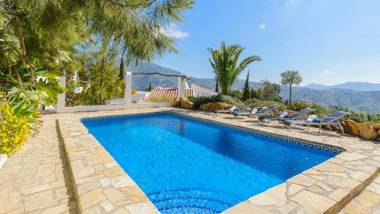 The Hunting Lodge Alcaucín by Ruralidays