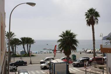Apartamento con vista al mar a 1 minuto de la playa!Spacious Beach Apartment 1 min to the beach
