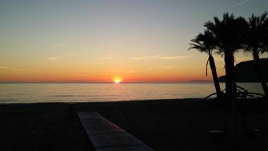 Apartamento con vista al mar a 1 minuto de la playa!Spacious Beach Apartment 1 min to the beach