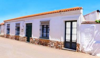 3 bedrooms house with enclosed garden at Castilblanco