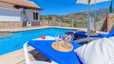 Casa Los Valles Alozaina by Ruralidays