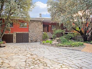 Delightful Apartment in Galapagar with Jacuzzi and sauna