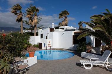 Nice little house with pool seaview big sunterrace for 4 pers.