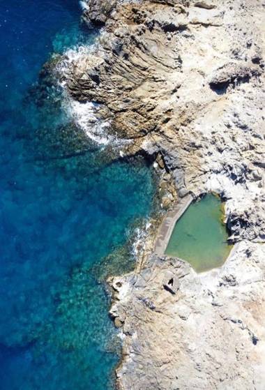 NextDoor Oasis: ocean front terrace natural pool