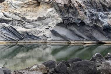 NextDoor Oasis: ocean front terrace natural pool