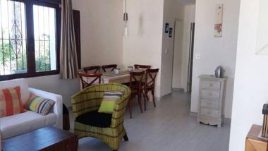 Casa al borde del mar