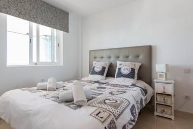 Room in Apartment - 1st line top floor apartment