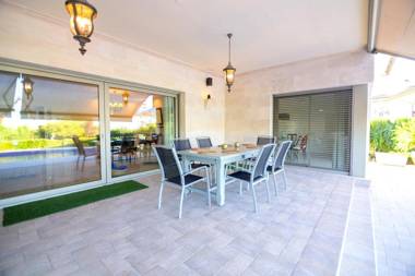 Villa Bellviure  con piscina privada