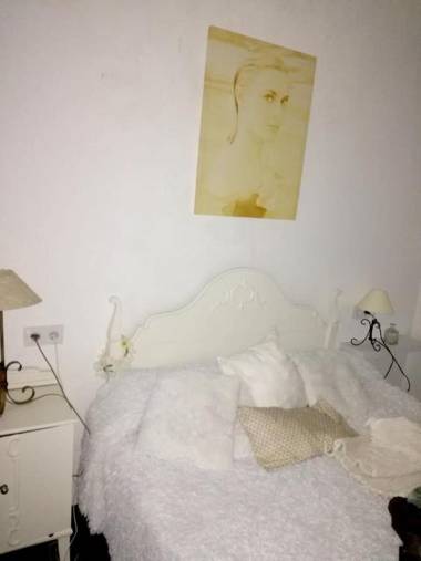 One bedroom appartement with enclosed garden and wifi at Porrino