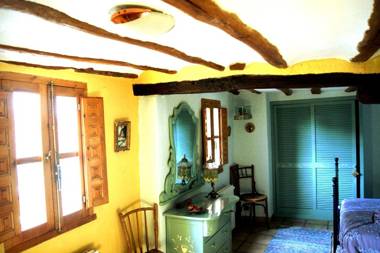 Casas de trevijano Cañon del rio leza jardin y barbacoa