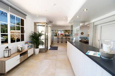 Naika Studios & Apartments