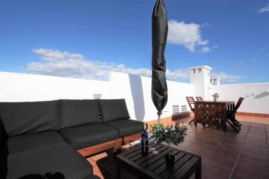 Palmera apartamento con balcón azotea y piscina comunitaria