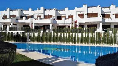 El sol apartamento con jardín en lujosa residencia en la playa