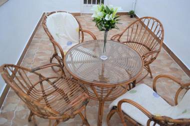 Lovely Studio Apartment with Terrace (CB5EV)