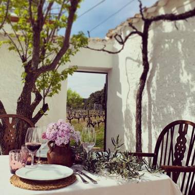 VILASIRA ( Rooms & Wines )