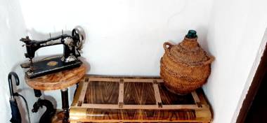 4 bedrooms house with city view balcony and wifi at Illar