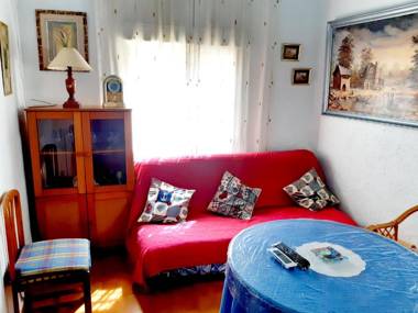 4 bedrooms house with city view balcony and wifi at Illar