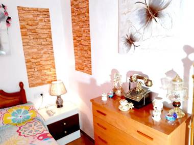 4 bedrooms house with city view balcony and wifi at Illar