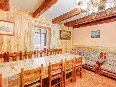 Snug Holiday Home in Valladolid with Private Pool