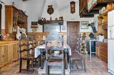 4 bedrooms villa with private pool enclosed garden and wifi at Valverde de Leganes