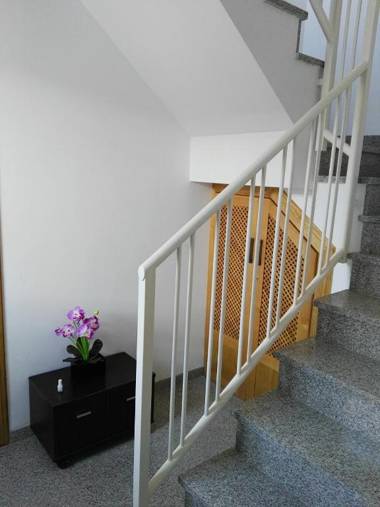 Velez Nazari Cambriles