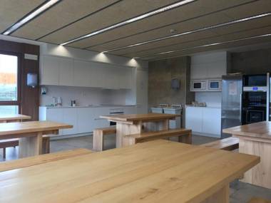 Youth Hostel Non Stop Inn by IrriSarri Land