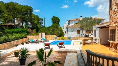 Villa Torre Mar with swimming pool and 100m to the beach