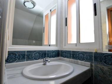 Cozy Holiday Home in Valencia with Swimming Pool