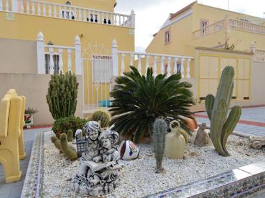 Cozy Holiday Home in Valencia with Swimming Pool