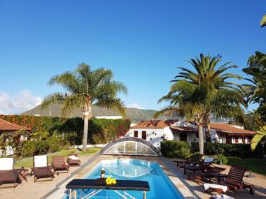 Finca El Picacho Apartments in the countryside 2 Km from the beach