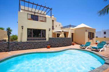 Villa Ellen - Lovely 4 bedroom villa large pool area WIFI