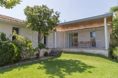 Can Francesc Wifi BBQ garden 200m from the beach for 8