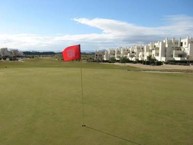 First Floor Non Smoking Air Conditioned 4 Person Luxury Golf Apartment