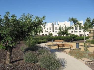 First Floor Non Smoking Air Conditioned 4 Person Luxury Golf Apartment