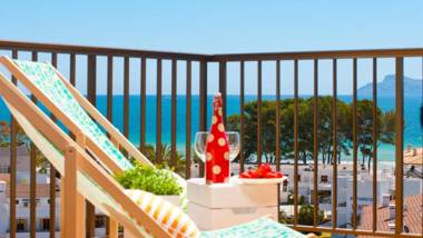 Apartment The Shell II beach views and pool