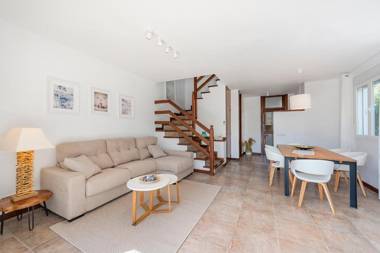 Charming semi-detached holiday home by the sea I