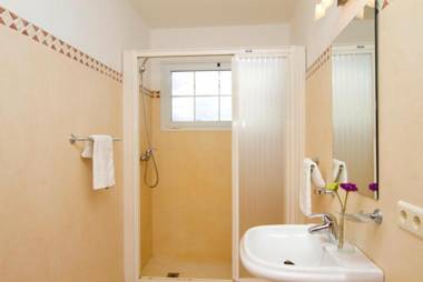 Villa Calero Acentejo Dos - A Wonderful 5 Bedroom Villa - A Short Stroll to the Resort