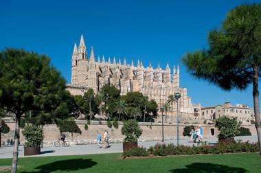 Villa Badia D'Or by Villa Plus