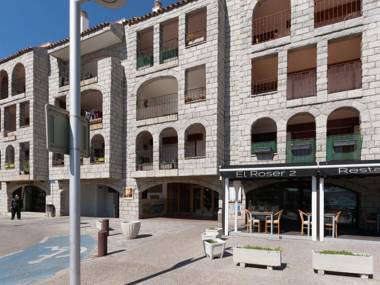 Luxury Apartment in L'Escala Catalonia with Beach nearby