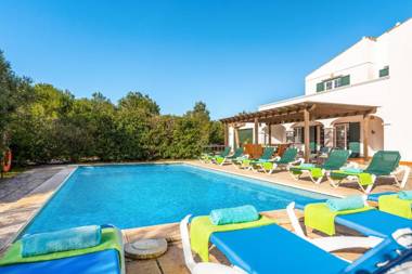 Villa Biniparrell by Villa Plus