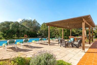 Villa Biniparrell by Villa Plus