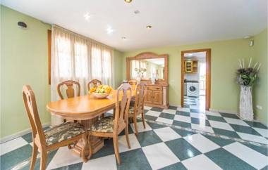 Beautiful home in Urbanización La Sima with Outdoor swimming pool WiFi and 5 Bedrooms