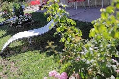 6 bedrooms property with furnished garden and wifi at Cardenuela Riopico