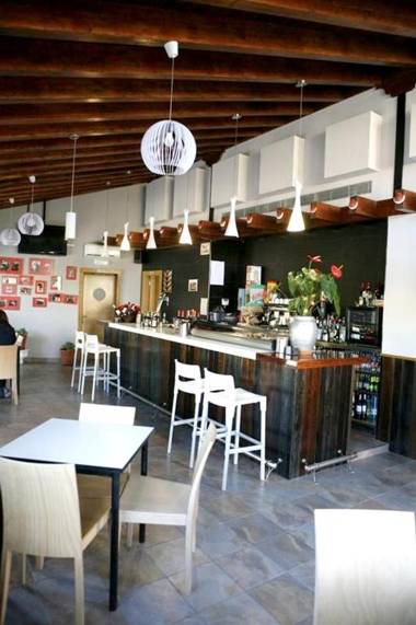 6 bedrooms property with furnished garden and wifi at Cardenuela Riopico